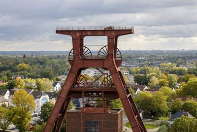 Essen, Ruhrgebiet, Nordrhein-Westfalen, Deutschland - Zeche Zollverein, UNESCO Welterbe Zollverein, Doppelbock Foerderge-stock-photo