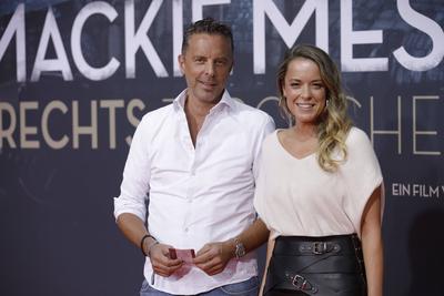 Marina Hoermanseder mit Patrick Graf von Faber-Castell / Premier von Mackie Messer - Brechts Dreigroschenfilm am 10. Sep-stock-photo