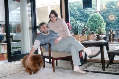 Gerhard Zwerenz mit seiner Ehefrau Ingrid und Hund Billy 09 88 h?r Gerhard Zwerenz mit seiner Ehefra-stock-photo