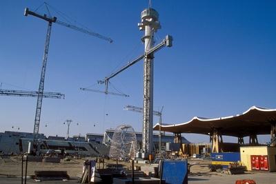 Bildnummer: 50553316  Datum: 01.09.1999  Copyright: imago/ecomedia/robert fishmanExpo-See und Expo-Dach in Vorbereitung zur Expo 2000 in Hannover, Landschaft; 1999, Hannover, Expo 2000, Weltausstellung, Weltausstellungen, Ausstellung, Ausstellungen, Messe, Messen, Baustelle, Baustellen, Bau, Bauarbeiten, Baukran, Baukr?ne, Kran, Kr?ne, Vorbereitungen, Expogel?nde, Messegel?nde, Ausstellungsgel?nde, Exposee, Expodach; , quer, Kbdia, Totale, Baugewerbe, Wirtschaft, Deutschland,; Aufnahmedatum gesch?tzt-stock-foto