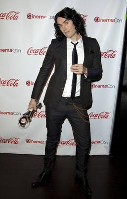 Bildnummer: 55167393  Datum: 30.03.2011  Copyright: imago/PicturePerfectRussell Brand CINEMACON CLOSING NIGHT AWARDS GALA Las Vegas PUBLICATIONxNOTxINxUSAxUK People Entertainment Fim Cinemacon Preistr?ger Messen Filmmesse Las Vegas Freisteller Objekte Troph?e kbdig xdp xo0x 2011 hoch premiumd Bildnummer 55167393 Date 30 03 2011 Copyright Imago Picture Perfect Russell Brand CINEMACON CLOSING Night Awards Gala Las Vegas PUBLICATIONxNOTxINxUSAxUK Celebrities Entertainment FIM CINEMACON Prize winners trade Fairs Film Fair Las Vegas cut out Objects Trophy Kbdig XDP xo0x 2011 vertical premiumd-stock-foto