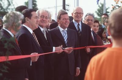 Gerhard Schr?der (4.v.l.) und Johannes Rau (3.v.l.) bei der Er?ffnung der EXPO 2000 in Hannover 06/00 urb Politik Parte-stock-foto