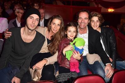 Thomas Ohrner mit Frau Marion und den Kindern Patrick, Pauline und Fabian Circus Circus Krone-Weihnachtspremiere in Muen-stock-photo