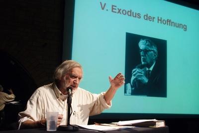 Bildnummer: 54478000  Datum: 23.11.2006  Copyright: imago/gezettliteraturWERKstatt berlin - Gerhard Zwerenz kultur people literatur kbdig xo0x 2006 quer Schriftsteller Poet Dichter Kulture Culture writer writing Author Persoenlichkeit Literatur Portrait AutorBildnummer 54478000 Date 23 11 2006 Copyright Imago  LiteraturWERKstatt Berlin Gerhard Zwerenz Culture Celebrities Literature Kbdig xo0x 2006 horizontal Writer Poet Poet Kulture Culture Writer Writing author Personality Literature Portrait Author-stock-foto