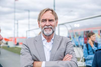 Wichtiger Schritt f?r die Zukunft von Sachsens Berufsfeuerwehren: Leipzigs Oberb?rgermeister Burkhard Jung und der S?chs-stock-photo