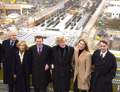 Hannover EXPO 2000 Bundeskanzler Schr?der besucht EXPO Baustelle von links helmut werner doris sch-stock-foto