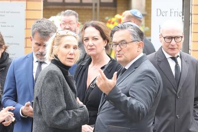 Beerdigung von Margot Friedl?nder-stock-foto