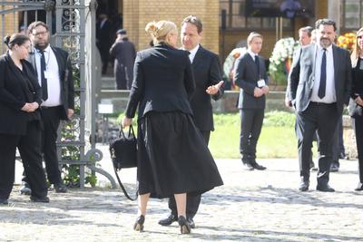Beerdigung von Margot Friedl?nder-stock-foto