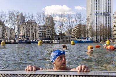 Coupe de Paris cold water swimming event-stock-foto