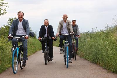 22.06.2020 Halle Saale Sachsen-Anhalt Pressekonferenz Radschnellweg Halle-Leipzig Radweg von links nach rechts Burkhard-stock-photo