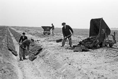 Umsiedler im Emsland Kanalbau im Emsland, 1945 -1949. Canal construction in Ems region, 1945-1949., Deutschland Copyrigh-stock-foto