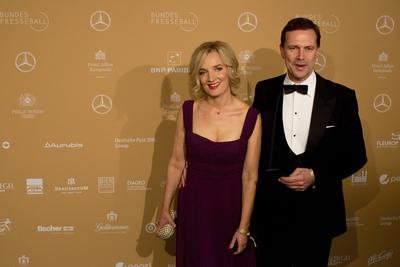 Deutschland, Berlin Hotel ADLON, Bundespresseball 2017,Steffen Seibert mit Frau Sophia, 24.11.2017 *** Germany Berlin H-stock-foto