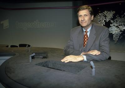 Ulrich Wickert 11 93 her Mann Fernsehen Journalismus Moderation ARD Tagesthemen dunkelhaarig seri?s-stock-foto