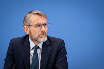 Bundespressekonferenz zum Pruefberichts der deutschen Treibhausgasemissionen 2024-stock-foto