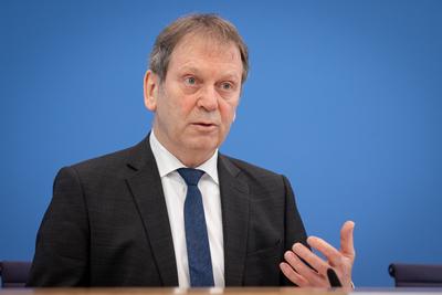 Bundespressekonferenz zum Pruefberichts der deutschen Treibhausgasemissionen 2024-stock-foto