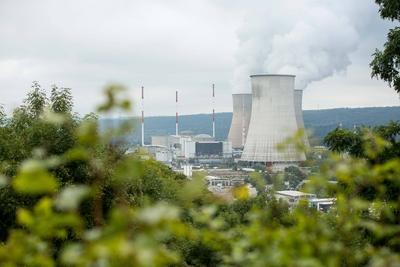 Tihange Kernkraftwerk Tihange Belgien *** Tihange Nuclear Power Plant Tihange Belgium Copyright x-stock-photo