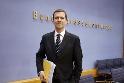 Steffen Seibert, Regierungssprecher, in der Bundespressekonferenz in Berlin-stock-foto