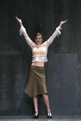 Bildnummer: 54925237  Datum: 09.05.2003  Copyright: imago/DRAMA-Berlin.deHaberlandt, Fritzi (Schauspielerin), geb. 1975 in Berlin (Ost). Hier: Als Mizi Schlager in Liebelei , Premiere am 30.11.2002 im Thalia Theater Hamburg. Aufnahme vom 09.05.2003, Gastspiel im Haus der Berliner Festspiele, 40. Berliner Theatertreffen 2003. People Kultur Theater Aktion kbdig xmk xo0x 2003 hoch Portraet portrait Hochformat Kultur Rollenfoto Bildnummer 54925237 Date 09 05 2003 Copyright Imago Drama Berlin de Haberlandt Fritzi Actress geb 1975 in Berlin East here as Mizi Schlager in Liebelei Premiere at 30 11 2002 in Thalia Theatre Hamburg Recording of 09 05 2003 Visiting game in House the Berlin Festival 40 Berlin Theatertreffen 2003 Celebrities Culture Theatre Action shot Kbdig xmk xo0x 2003 vertical Portrait Portrait Portrait Culture Roll photo-stock-foto