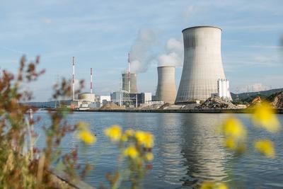Tihange Kernkraftwerk Tihange Belgien *** Tihange Nuclear Power Plant Tihange Belgium Copyright x-stock-photo