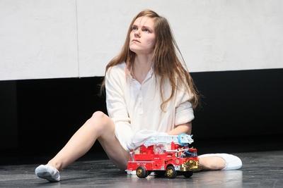 8/ Theater: Heaven (zu tristan), Fritzi Haberlandt (Simone), im Berliner Maxim Gorki Theater, MGT, Schauspieler, Berlin-stock-foto