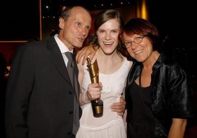 Deutscher Filmpreis 2004 Deutscher Filmpreis 2004 Copyright: IMAGO. Krohn 18.06.2004 Thema: Fritzi Haberlandt mit ihrer-stock-foto