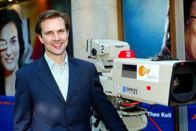 ZDF PK Copyright: IMAGO. Herrmann : 11.12.2002 Thema: ZDF Pressekonferenz/ neue Gesichter/ Steffen Seibert Redaktionslei-stock-photo