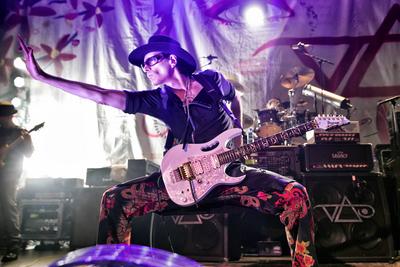 Steve Vai The American record producer, singer, musician and guitarist Steve Vai performs a live concert at Rockefeller-stock-foto