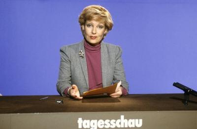 Dagmar Berghoff (TV-Moderatorin) 01/84 cho Dagmar Berghoff am 27. Januar 1984 in der Kulisse der Tagesschau (ARD) Deutsc-stock-foto