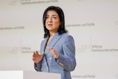 Katherina Reiche beim Tag des Familienunternehmens 2025-stock-foto