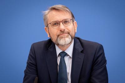 Bundespressekonferenz zum Pruefberichts der deutschen Treibhausgasemissionen 2024-stock-foto