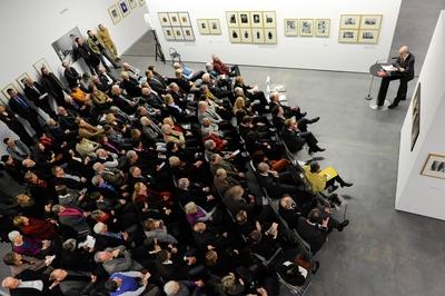 Bildnummer: 59213757  Datum: 09.02.2013  Copyright: imago/Lutz Winkler Er?ffnung der Ausstellung Karl Schmidt-Rottluff. Starke Farben ? Klare Formen. - Kunstmuseum des Landes Sachsen-Anhalt in Halle - Der amtierender Direktor der Stiftung Moritzburg, Michael Freitag spricht zu den G?sten  People Kultur Kunst Kunstausstellung Totale xdp x2x 2013 quer Kunstsammlung K?nstlergruppe Br?cke Kunststiftung Kunstmuseum 59213757 Date 09 02 2013 Copyright Imago Lutz Winkler Opening the Exhibition Karl Schmidt Rottluff Strength Colours ? clear forms Art Museum the Country Saxony Anhalt in Hall the acting Director the Foundation Moritzburg Michael Friday speaks to the Guests Celebrities Culture Art Art exhibition long shot XDP x2x 2013 horizontal Art collection Artistsu0026#39; group Bridge Art Foundation Art Museum-stock-photo