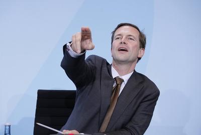 Berlin, Bundeskanzleramt: Pressekonferenz zu W?hrungsfragen, Steffen Seibert, Sprecher der Bundesregierung und Chef des-stock-foto