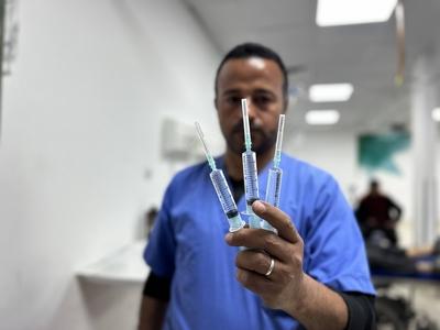 Cancer patients receive treatment at the European Hospital in Khan Yunis-stock-foto