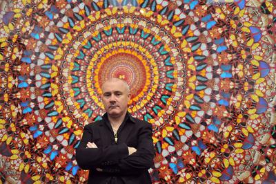 Damien Hirst at Tate Modern Damien Hirst at Tate Modern. The work of Britain s most high-profile artist is explored in t-stock-foto