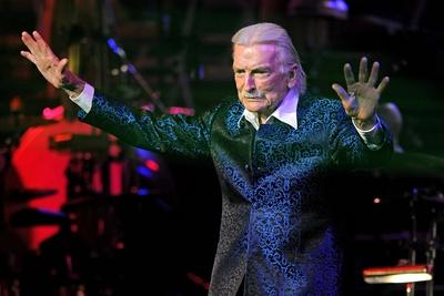 Bildnummer: 55152517  Datum: 30.03.2011  Copyright: imago/STAR-MEDIABandleader James Last ( GER ), Bandleader James Last ( GER / b?rgl. Hans Last ) w?hrend eines Konzertes mit Orchester im Rahmen seiner Musik ist meine Welt - Europatour 2011 am 30.03.2011 in der SAP Arena Mannheim. Kultur People Musik Aktion kbdig xcb xo0x 2011 quer premiumd 2011 quer Querformat Auftritt Baden W?rttemberg B?hne concert concerts Deutschland Konzert Konzerte Kultur Kunst live Mannheim Musik Musiker Person Personen SEMMEL Show Tour Tournee Unterhaltung Bildnummer 55152517 Date 30 03 2011 Copyright Imago Star Media Bandleader James Load ger Bandleader James Load ger B?rglen Hans Load during a Concerts with Orchestra in Frame his Music is My World EUROPE TOUR 2011 at 30 03 2011 in the SAP Arena Mannheim Culture Celebrities Music Action shot Kbdig  xo0x 2011 horizontal premiumd 2011 horizontal Landscape Appearance bath Wuerttemberg Stage Concert Concerts Germany Concert Concerts Culture Art Live Mannheim Music Musician Person People Semmel Show Tour Tour Entertainment-stock-photo
