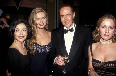 Bildnummer: 51653688  Datum: 21.01.1995  Copyright: imago/Michael WestermannFilmproduzent Bernd Eichinger (GER) und die Schauspielerinnen v.l.n.r. Julia Stemberger (AUT), Veronica Ferres (GER) und Katja Flint (GER) anl?sslich des Deutschen Filmballs in M?nchen, Personen; 1995, Schauspieler, Deutscher Filmball, Produzent; , quer, Kbdia, Gruppenbild, Film, Kunst, Deutschland, Randbild, People, close-stock-foto
