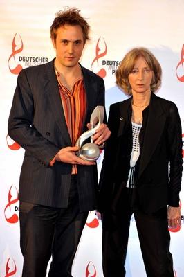 Deutscher Musikautorenpreis 2010 Johannes Kreidley (Nachwuchcsfoerderung) und Nike Wagner - Deutscher Musikautorenpreis-stock-photo