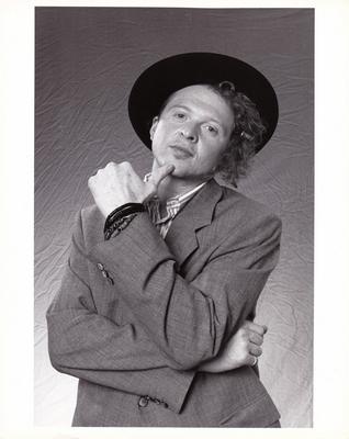 Portrait of Mick Hucknall of Simply Red circa 1985 PUBLICATIONxNOTxINxUSA Copyright: xRonxWolfsonx/xRockxNegativesx/xMed-stock-foto