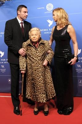 Bildnummer: 59198381  Datum: 09.02.2013  Copyright: imago/Future ImageCinema for Peace 2013 Vitali Klitschko, Marga Spiegel, Veronica Ferres attending the Cinema for Peace Gala 2013 at the Waldorf Astoria Hotel on Febuary 09, 2013 in Berlin, Germany Foto:xC.xNiehausx/xFuturexImage Kultur Entertainment People Film 63. Internationale Filmfestspiele Berlinale Berlin xsp x1x 2013 hoch Highlight premiumd 59198381 Date 09 02 2013 Copyright Imago Future Image Cinema for Peace 2013 Vitali Klitschko Marga Spiegel Veronica Ferres attending The Cinema for Peace Gala 2013 AT The Waldorf Astoria Hotel ON  09 2013 in Berlin Germany Photo XC   Culture Entertainment Celebrities Film 63 International Film Festival Berlinale Berlin xsp x1x 2013 vertical Highlight premiumd-stock-foto