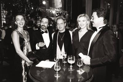 BAMBI Verleihung im MARITIM K?ln // 11.12.1992 - Auf dem Bild ist der Schauspieler Uwe Ochsenknecht (Mitte) mit seiner F-stock-photo