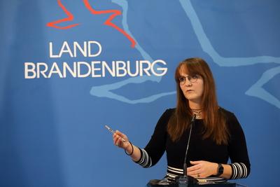 Finanzministerin Katrin Lange (SPD) w?hrend einer Pressekonferenz zur aktuellen Steuersch?tzung f?r das Land Brandenbur-stock-photo