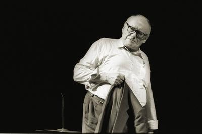Bildnummer: 54453902  Datum: 02.07.1992  Copyright: imago/gezettDeutsches Theater / Kammerspiele Ernst JANDL, Wien,?sterreich 1.8.1925 - 9.6.2000 Der Poet Ernst Jandl 1992 in Berlin. im Deutsches Theater / Kammerspiele zum  ? LANGER SAMSTAG DER AUTOREN ? kultur people literatur kbdig xo0x 1992 quer Schriftsteller literatur Autor Portrait Persoenlichkeit Author writing writer Culture Kulture Dichter Poet  o0 sw, Portr?tBildnummer 54453902 Date 02 07 1992 Copyright Imago  German Theatre Kammerspiele Ernst Jandl Vienna Austria 1 8 1925 9 6 2000 the Poet Ernst Jandl 1992 in Berlin in German Theatre Kammerspiele to  longer Saturday the Authors  Culture Celebrities Literature Kbdig xo0x 1992 horizontal Writer Literature Author Portrait Personality author Writing Writer Culture Kulture Poet Poet o0 black and white Portrait-stock-foto