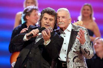 ARD ORF Silvesterstadl Moderator Andy Borg links und Bandleader James Last b?rgl Hans Last w-stock-foto