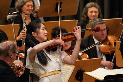 15.05.2025, 60. Internationaler Instrumentalwettbewerb Markneukirchen, Finalrunde, Violine-stock-foto