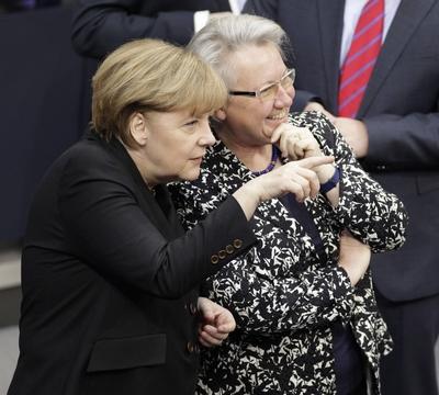 Berlin, Bundestag Plenum / Wahl der Bundeskanzlerin, Foto::Bundeskanzlerin Angela Merkel, Annette Schavan-stock-foto