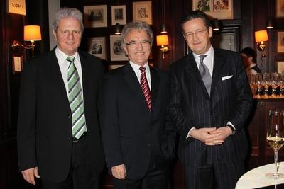 Ditmar Hopp und Horst Teltschik und Oliver Heine bei dem Empfang zu Ehren von Michail Gorbatschow im Journalistenclub im-stock-foto