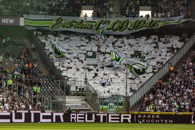 17.05.2025, Stadion Borussia-Park, Choreographie im Wolfsburger Gaesteblock erinnert an die Vereinsgruendung 12.09.1945, Fussball, Bundesliga, 2024/2025, 17.05.2025, Stadion Borussia Park, Borussia Moenchengladbach vs. VfL Wolfsburg 0-1-stock-photo