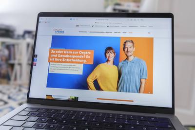 Die Website des neuen Organspenderegisters, das beim Bundesinstitut f?r Arzneimittel und Medizinprodukte angesiedelt ist-stock-foto