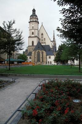 Bildnummer: 50183206  Datum: 26.07.2000  Copyright: imago/HankeThomaskirche in Leipzig, Geb?ude, au?en, Au?enansicht ; 2000, Leipzig, Sehensw?rdigkeit, Kirchturm, Kircht?rme, Turm, T?rme; , hoch, Kbdia, Totale, Kirchen, Bauwerke, Deutschland, Evangelische Kirche, Religion,  , Reisen, Sachsen, Europa; Aufnahmedatum gesch?tzt-stock-foto