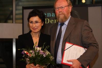 Autorin Renan Demirkan mit Wolfgang Thierse (Deutschland/SPD/Vizepr?sident Bundestag) anl?sslich der Pr?sentation ihres-stock-foto
